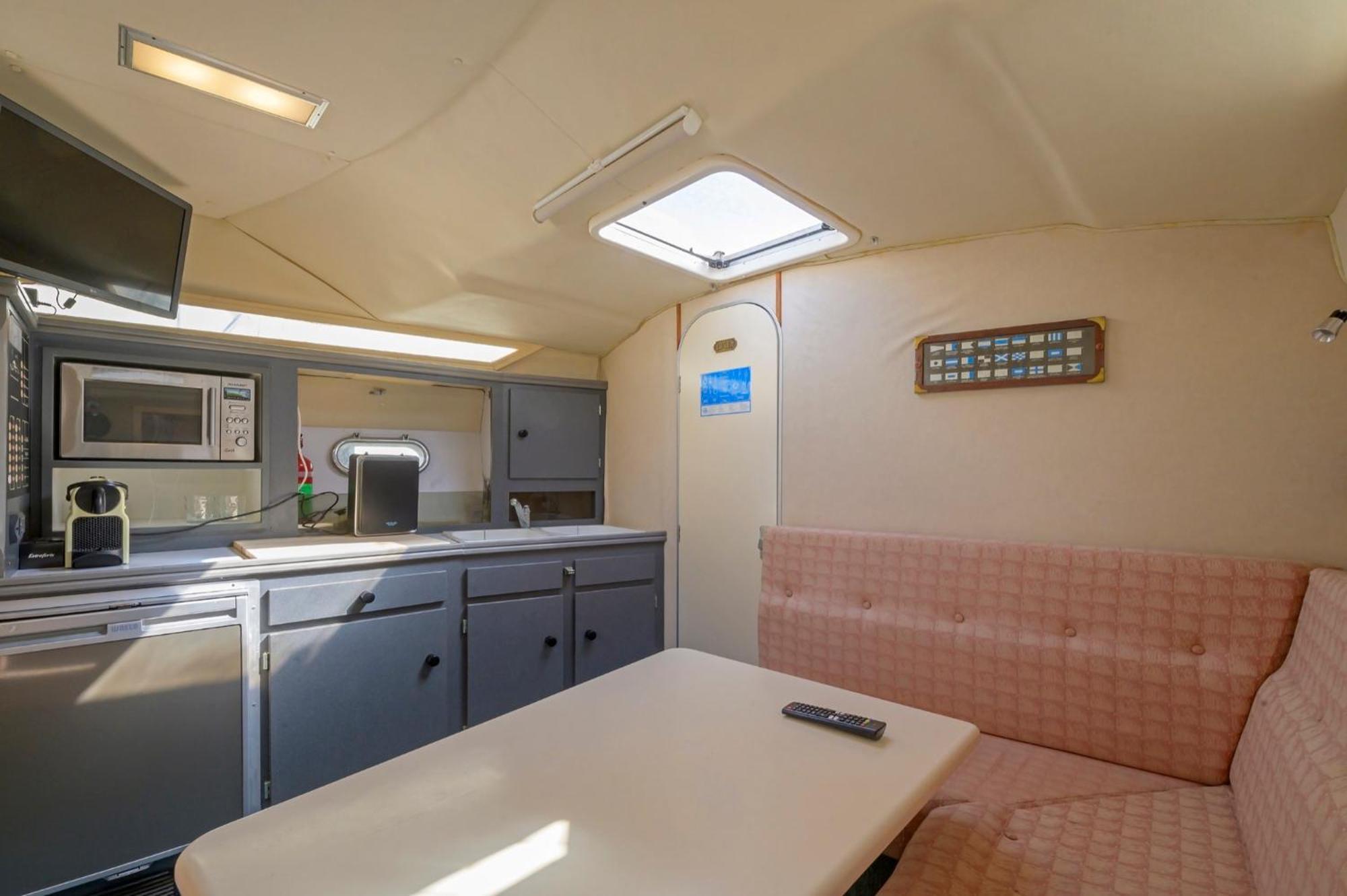 Boat Hotel Barcelona Sant Adria de Besos Bilik gambar
